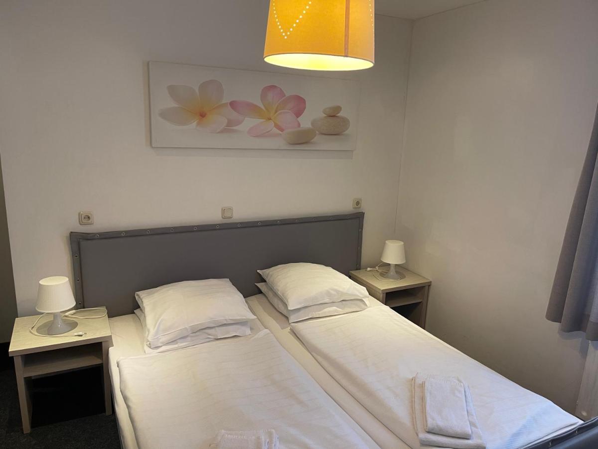 Hotel Restaurant La Piazza Valkenburg aan de Geul Exteriör bild