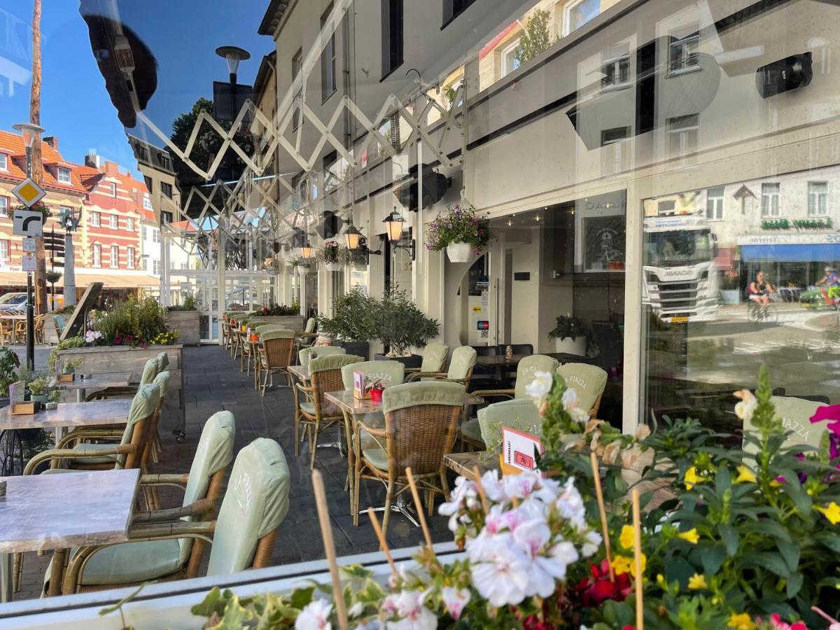 Hotel Restaurant La Piazza Valkenburg aan de Geul Exteriör bild