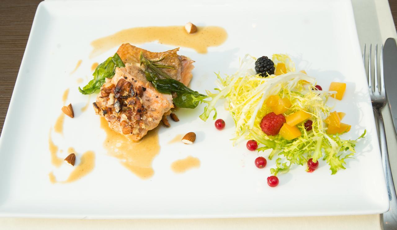 Hotel Restaurant La Piazza Valkenburg aan de Geul Exteriör bild